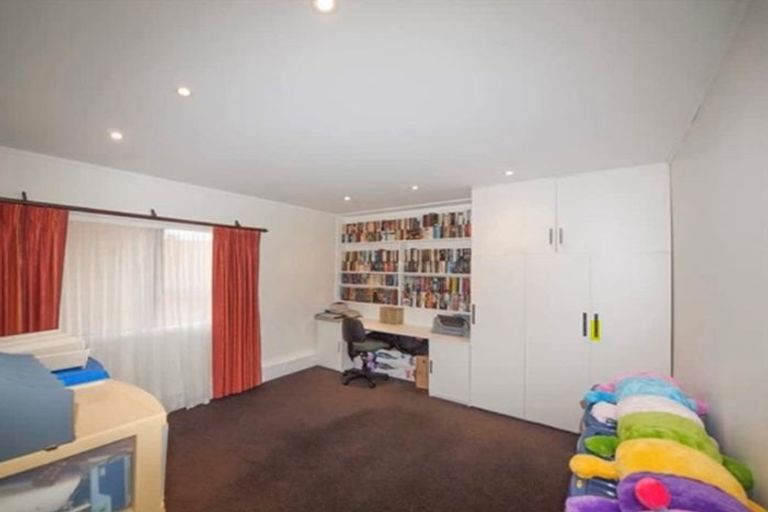 Photo of property in 15 Halswater Drive, Churton Park, Wellington, 6037