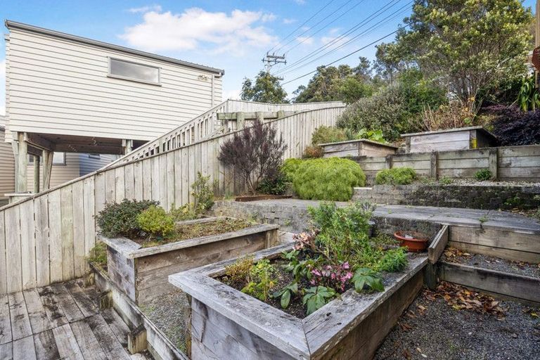 Photo of property in 59 Glanmire Road, Newlands, Wellington, 6037