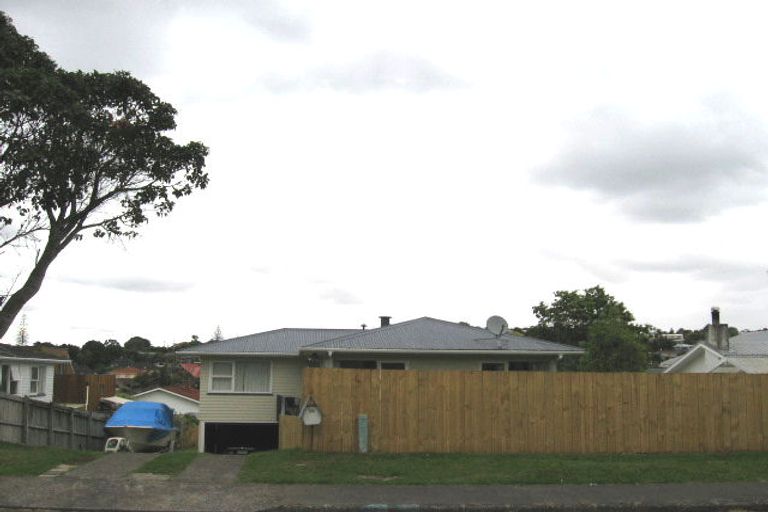 Photo of property in 28 Stanaway Street, Hillcrest, Auckland, 0627