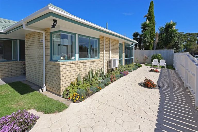Photo of property in 1 Poinsettia Place, Henderson, Auckland, 0610