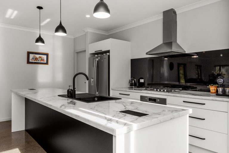 Photo of property in 16 Seafield Road, Eskdale, Napier, 4182