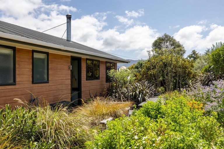 Photo of property in 29 Te Papau Crescent, Diamond Harbour, 8972