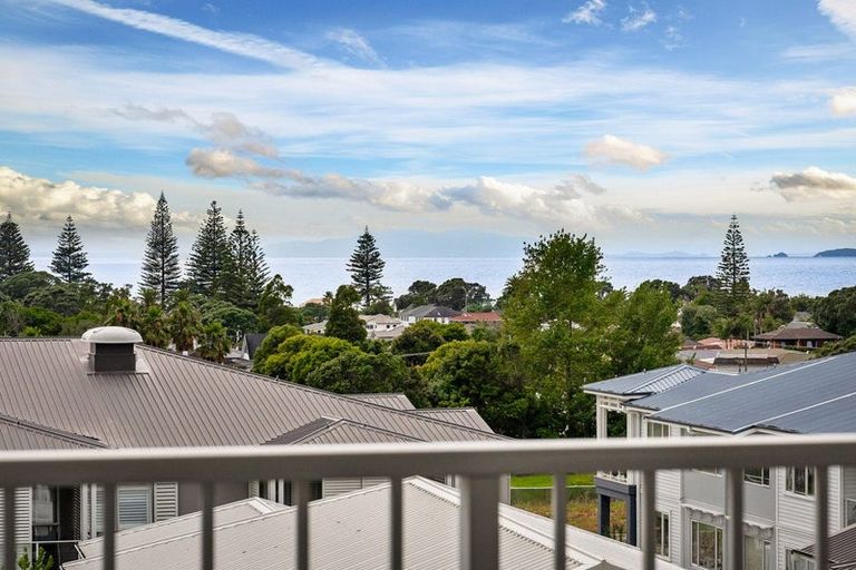 Photo of property in 15 Landmark Terrace, Orewa, 0931