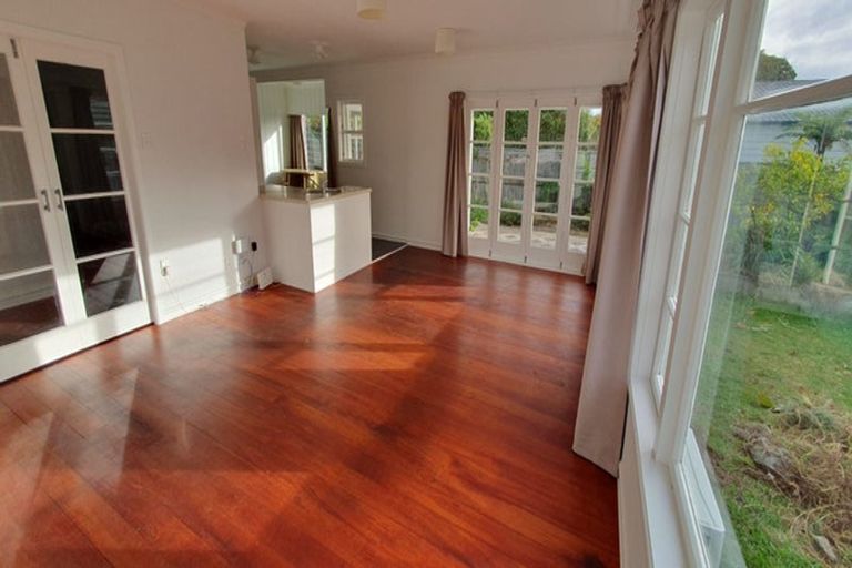 Photo of property in 2 Karu Crescent, Waikanae, 5036