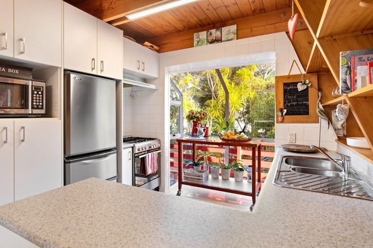 Photo of property in 34 Ferry Parade, Herald Island, Auckland, 0618