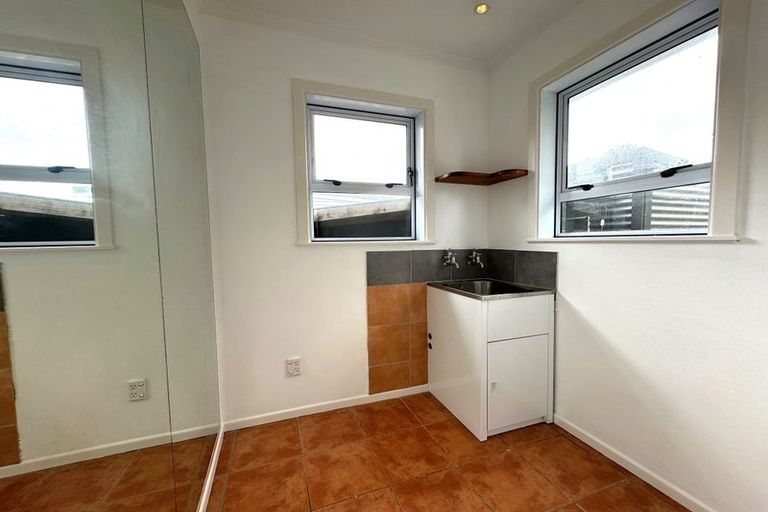 Photo of property in 37 Shortt Avenue, Mangere Bridge, Auckland, 2022