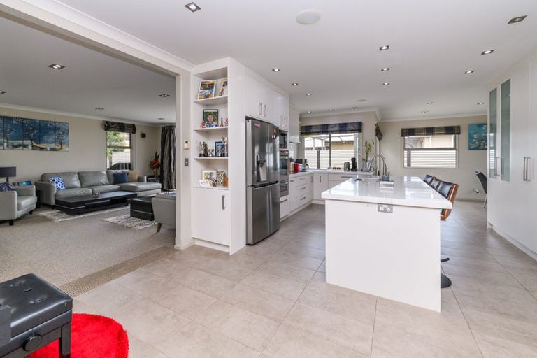 Photo of property in 1 Tennyson Avenue, Kelvin Grove, Palmerston North, 4414