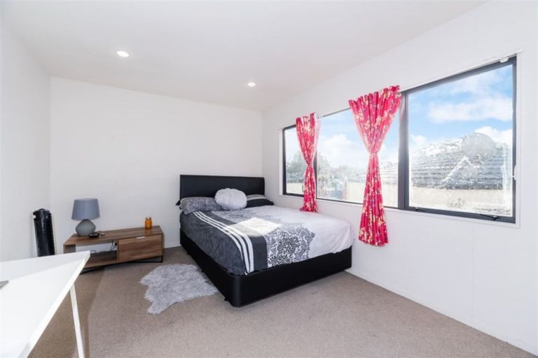 Photo of property in 17 Rakich Place, Henderson, Auckland, 0612