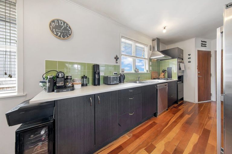 Photo of property in 27 Wharf Road, Te Atatu Peninsula, Auckland, 0610