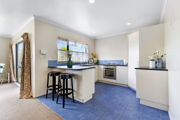Photo of property in 14 Pooks Road, Ranui, Auckland, 0612
