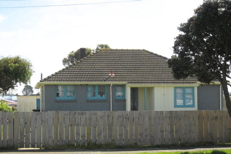 Photo of property in 8 Maire Street, Gonville, Whanganui, 4501