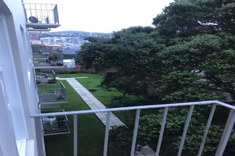 Photo of property in Kingsgate Flats, 10 Austin Street, Mount Victoria, Wellington, 6011