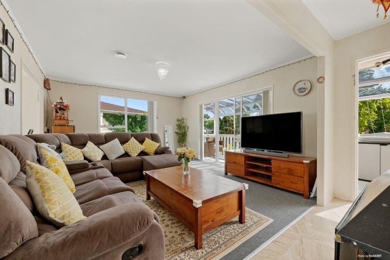 Photo of property in 21 Frobisher Way, Clendon Park, Auckland, 2103