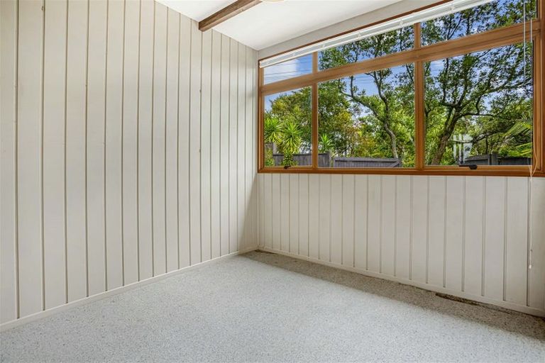 Photo of property in 1094 Scenic Drive North, Swanson, Auckland, 0816