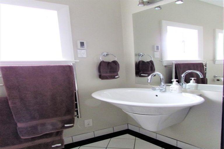 Photo of property in 48 Bauchop Road, Waterloo, Lower Hutt, 5011