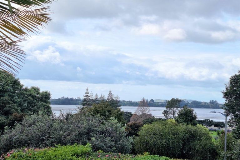 Photo of property in 341 Devonport Road, Tauranga, 3110