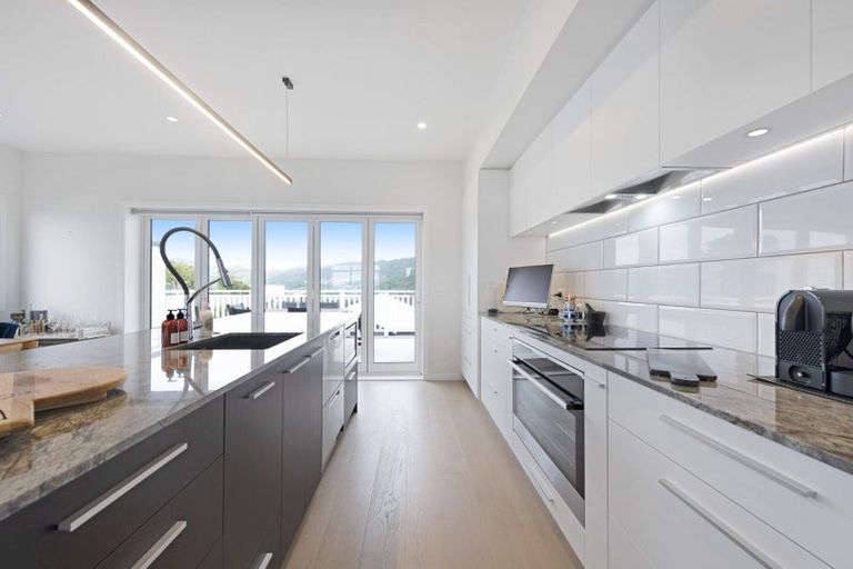 Photo of property in 2/74 Jubilee Road, Khandallah, Wellington, 6035