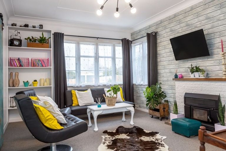 Photo of property in 28 Garrison Street, Carterton, 5713