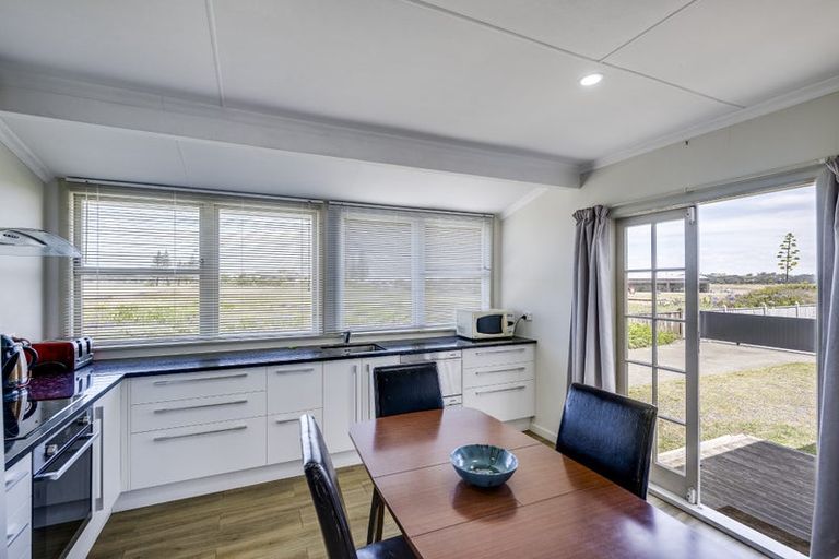 Photo of property in 64 The Esplanade, Westshore, Napier, 4110