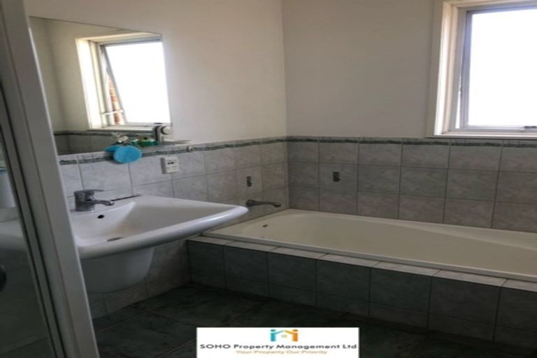 Photo of property in 14 Ellison Place, Pakuranga Heights, Auckland, 2010