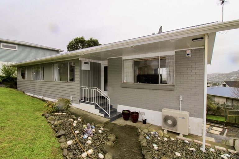 Photo of property in 2 Fairburn Grove, Johnsonville, Wellington, 6037