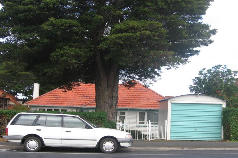 Photo of property in 82 Shakespeare Road, Milford, Auckland, 0620
