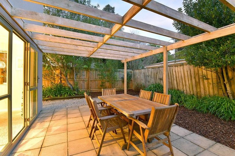 Photo of property in 2/34 Selwyn Crescent, Forrest Hill, Auckland, 0620