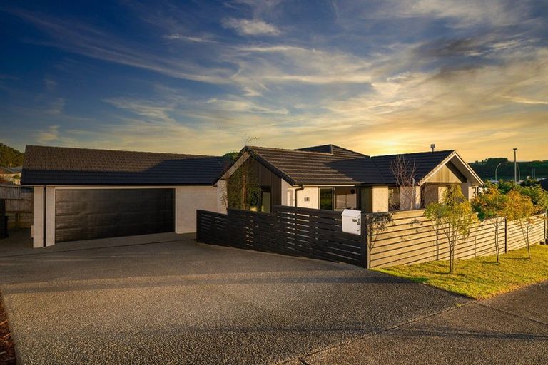 Photo of property in 2 Rochfort Crescent, Pyes Pa, Tauranga, 3112