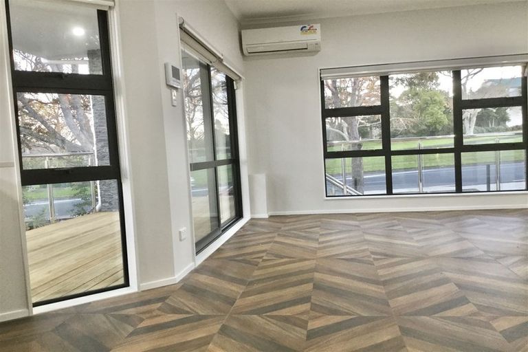 Photo of property in 4223a Great North Road, Glendene, Auckland, 0602