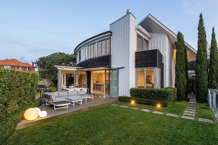 Photo of property in 33a Stanley Point Road, Stanley Point, Auckland, 0624