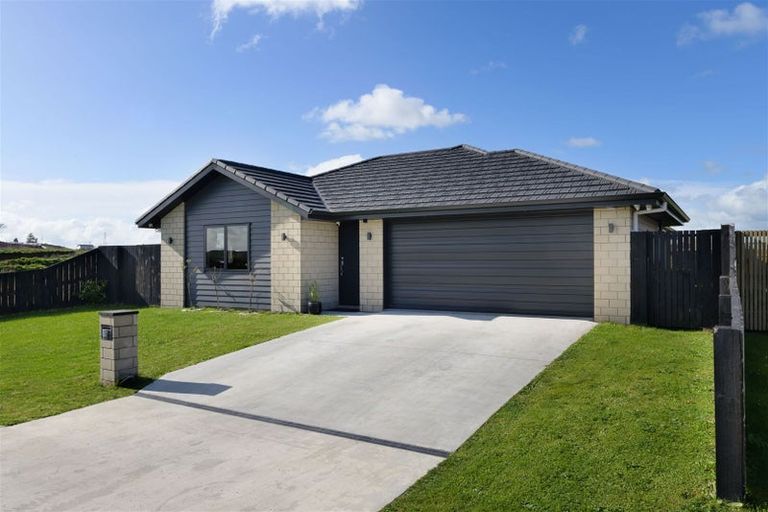 Photo of property in 18 Kimbolton Street, Rototuna North, Hamilton, 3210