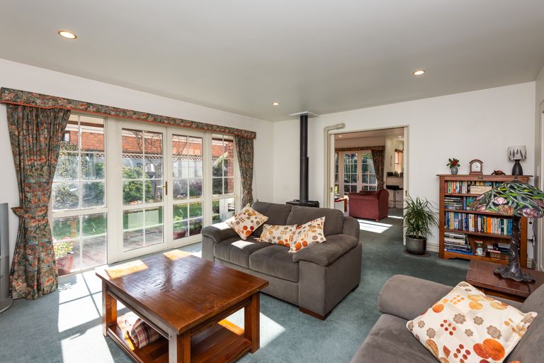 Photo of property in 2/61 Hawkesbury Avenue, St Albans, Christchurch, 8014