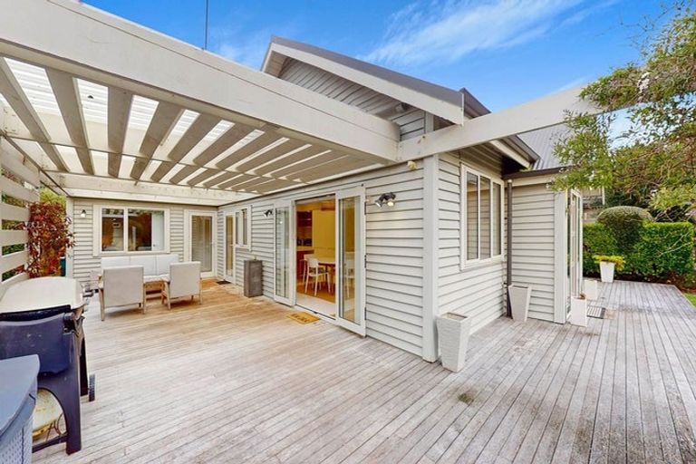 Photo of property in 143 Derwent Street, Island Bay, Wellington, 6023