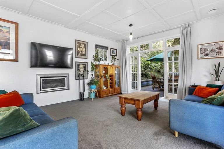 Photo of property in 1 Bush Road, Waiatarua, Auckland, 0604