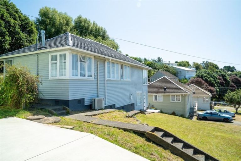Photo of property in 160 Champion Street, Cannons Creek, Porirua, 5024
