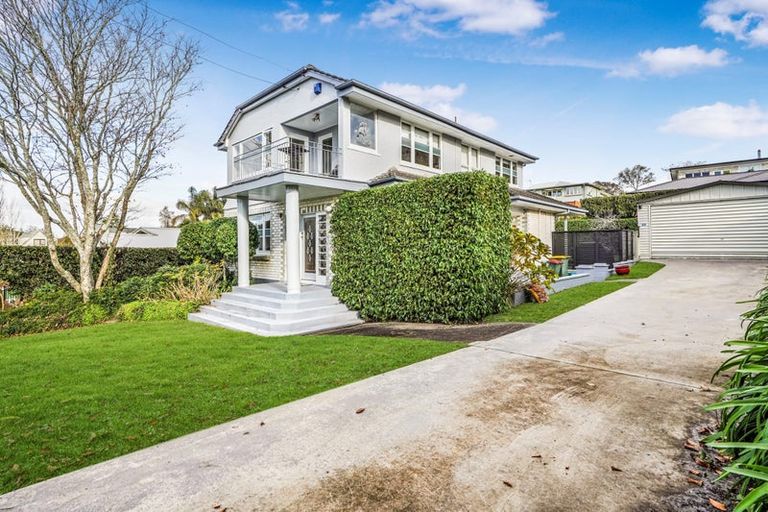 Photo of property in 67 Forest Lake Road, Forest Lake, Hamilton, 3200