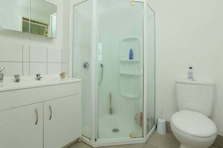 Photo of property in 249a Great North Road, Henderson, Auckland, 0612