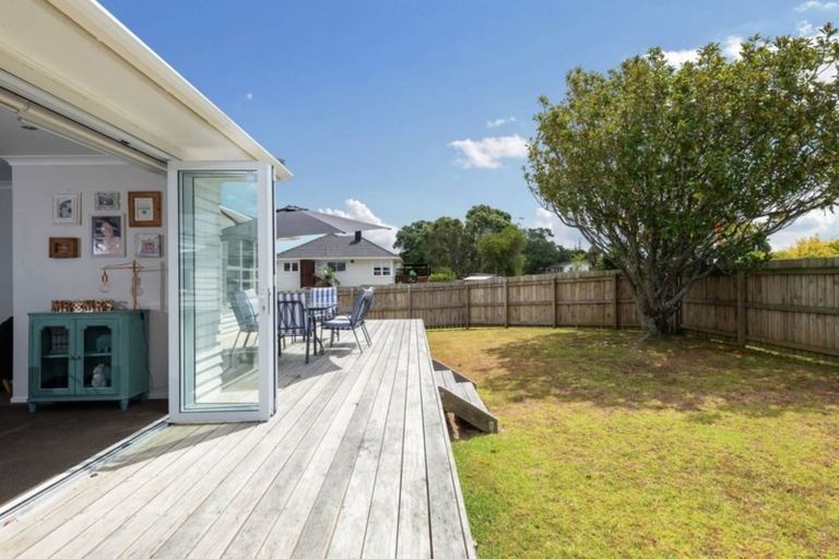 Photo of property in 47 Paparoa Road, Cockle Bay, Auckland, 2014