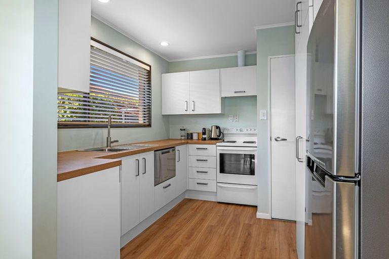 Photo of property in 2/58 Ambleside Drive, Burnside, Christchurch, 8053