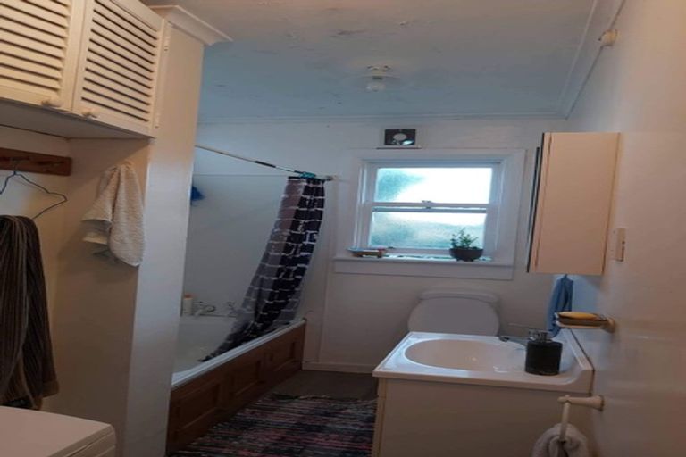 Photo of property in 3/54 Kelburn Parade, Kelburn, Wellington, 6012