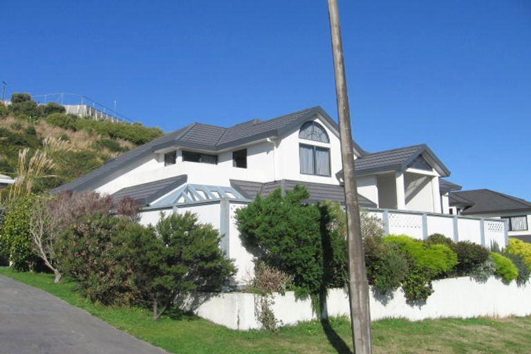 Photo of property in 105 Woodman Drive, Tawa, Wellington, 5028