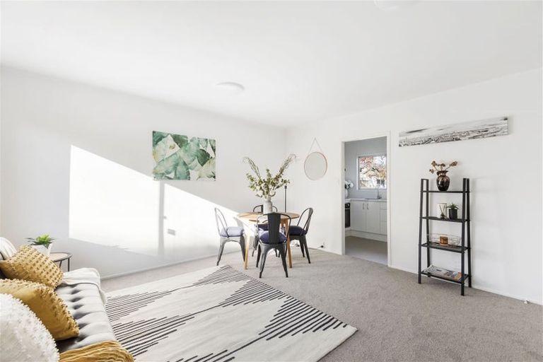 Photo of property in 1/406 Glenfield Road, Glenfield, Auckland, 0629