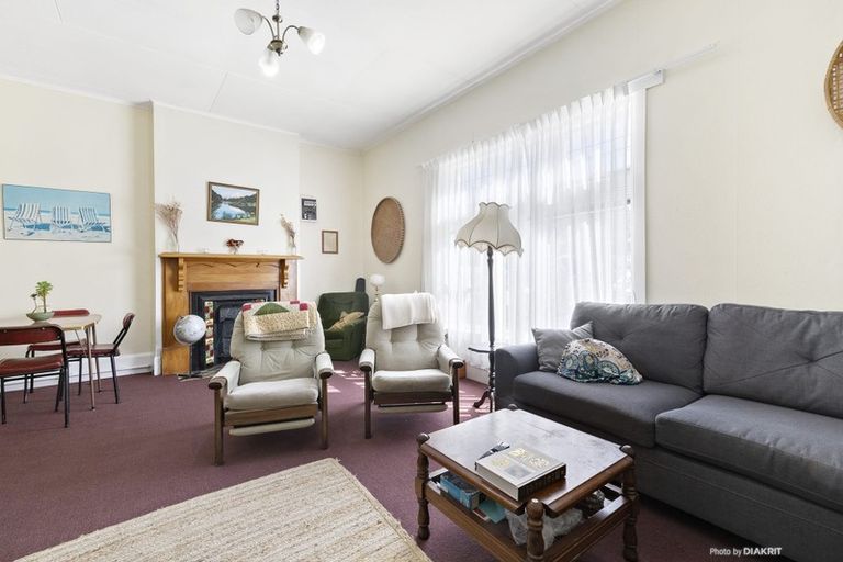 Photo of property in 213 The Parade, Island Bay, Wellington, 6023