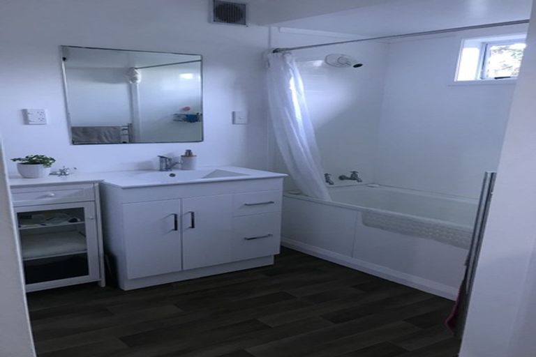 Photo of property in 16 Moffitt Street, Vogeltown, Wellington, 6021