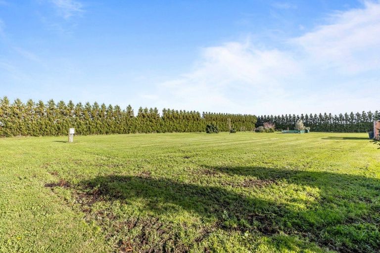 Photo of property in 39 Kairau Road East, Brixton, New Plymouth, 4373