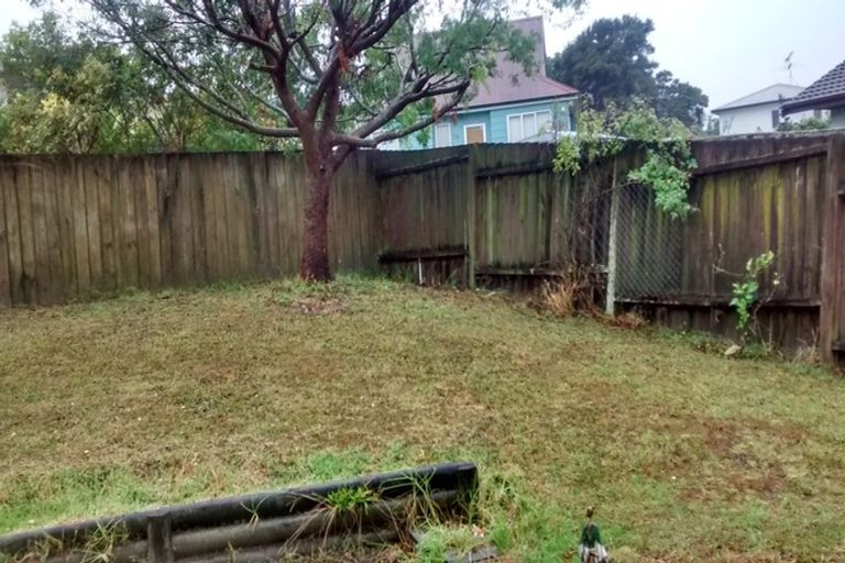 Photo of property in 18 Athena Drive, Totara Vale, Auckland, 0629