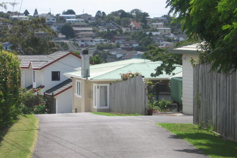 Photo of property in 2/345a Wairau Road, Totara Vale, Auckland, 0629