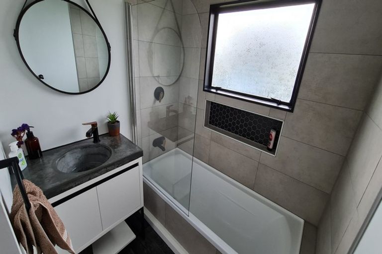 Photo of property in 14 Peckham Lane, Woolston, Christchurch, 8062