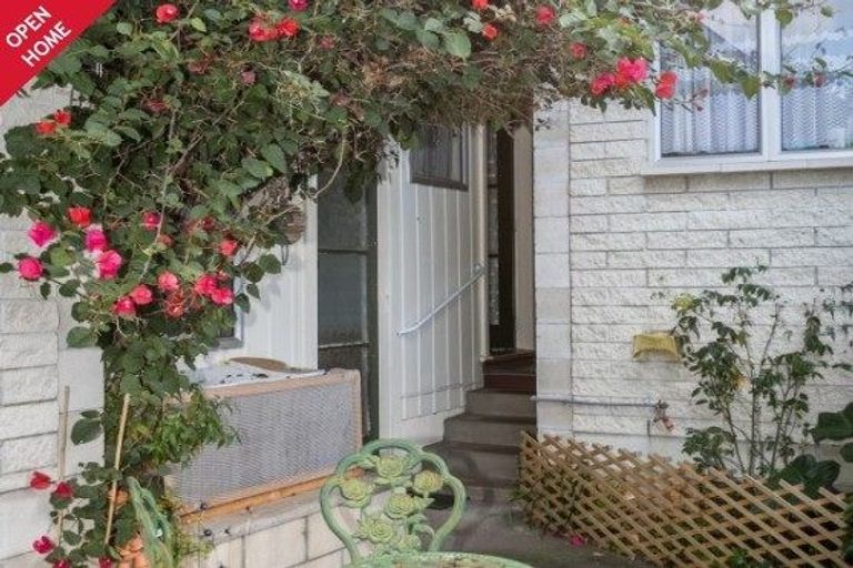 Photo of property in 2/5 Danvers Street, Havelock North, 4130