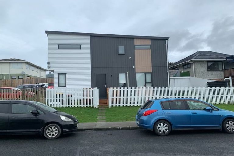 Photo of property in 67a Divich Avenue, Te Atatu South, Auckland, 0610